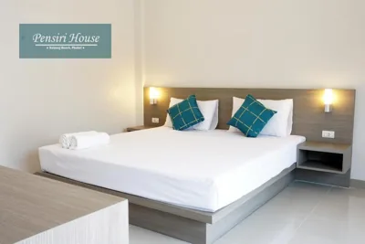 Chambre double Comfort avec balcon — Pensiri House