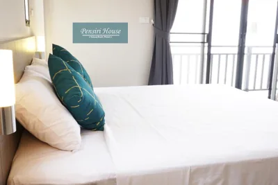 Chambre double Superior avec balcon — Pensiri House